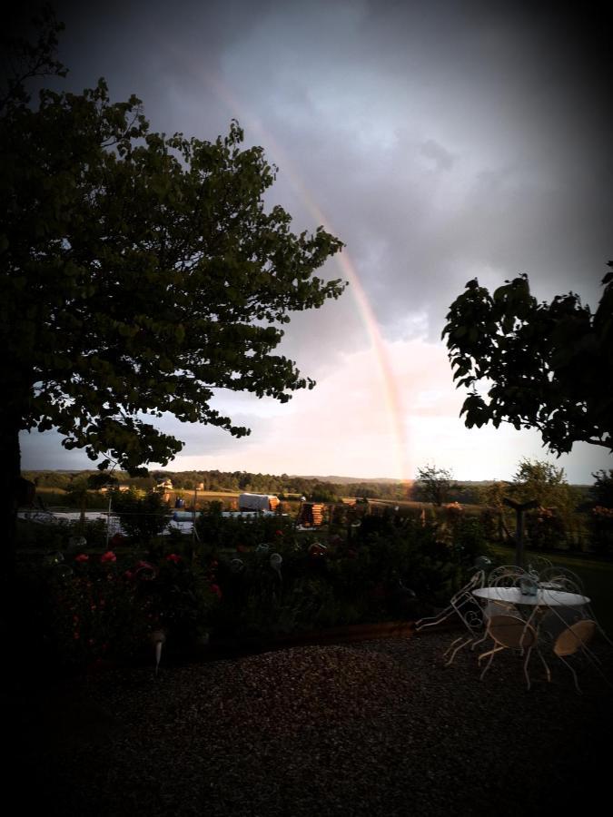 B&B Chez Annie Saint-Martin-de-Gurçon エクステリア 写真