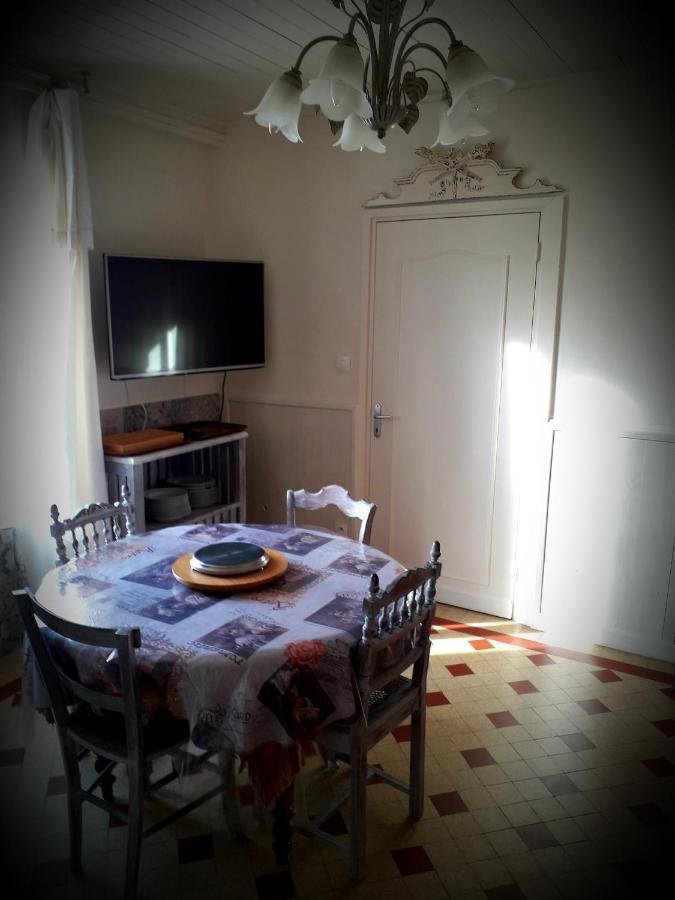 B&B Chez Annie Saint-Martin-de-Gurçon エクステリア 写真